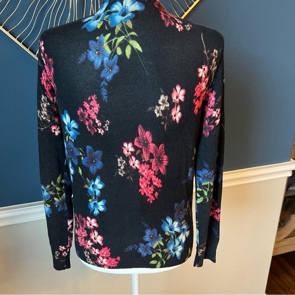 100% Cashmere Floral Black Sweater - Picture 3 of 7